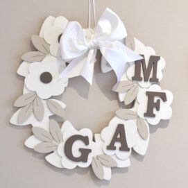 ghirlanda fuori porta in legno artigianale stile family per arredo casa laboratorio 19